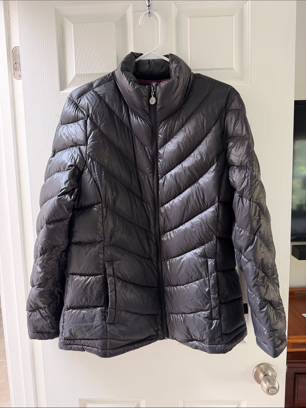 Calvin Klein Women’s L Black Chevron Quilted Packable Premium Down Puffer Jacket